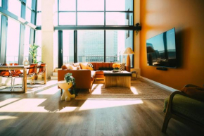 NEW Pause Penthouse Lofts - Downtown - Free Parking